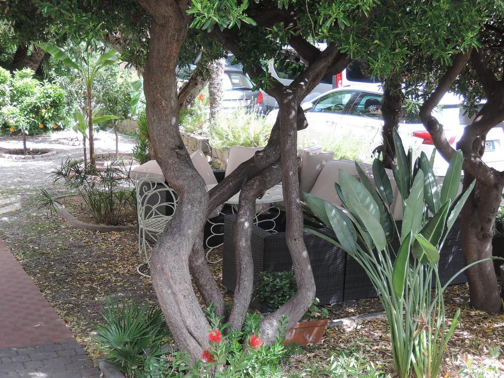 Hotel La Scogliera Bordighera Buitenkant foto