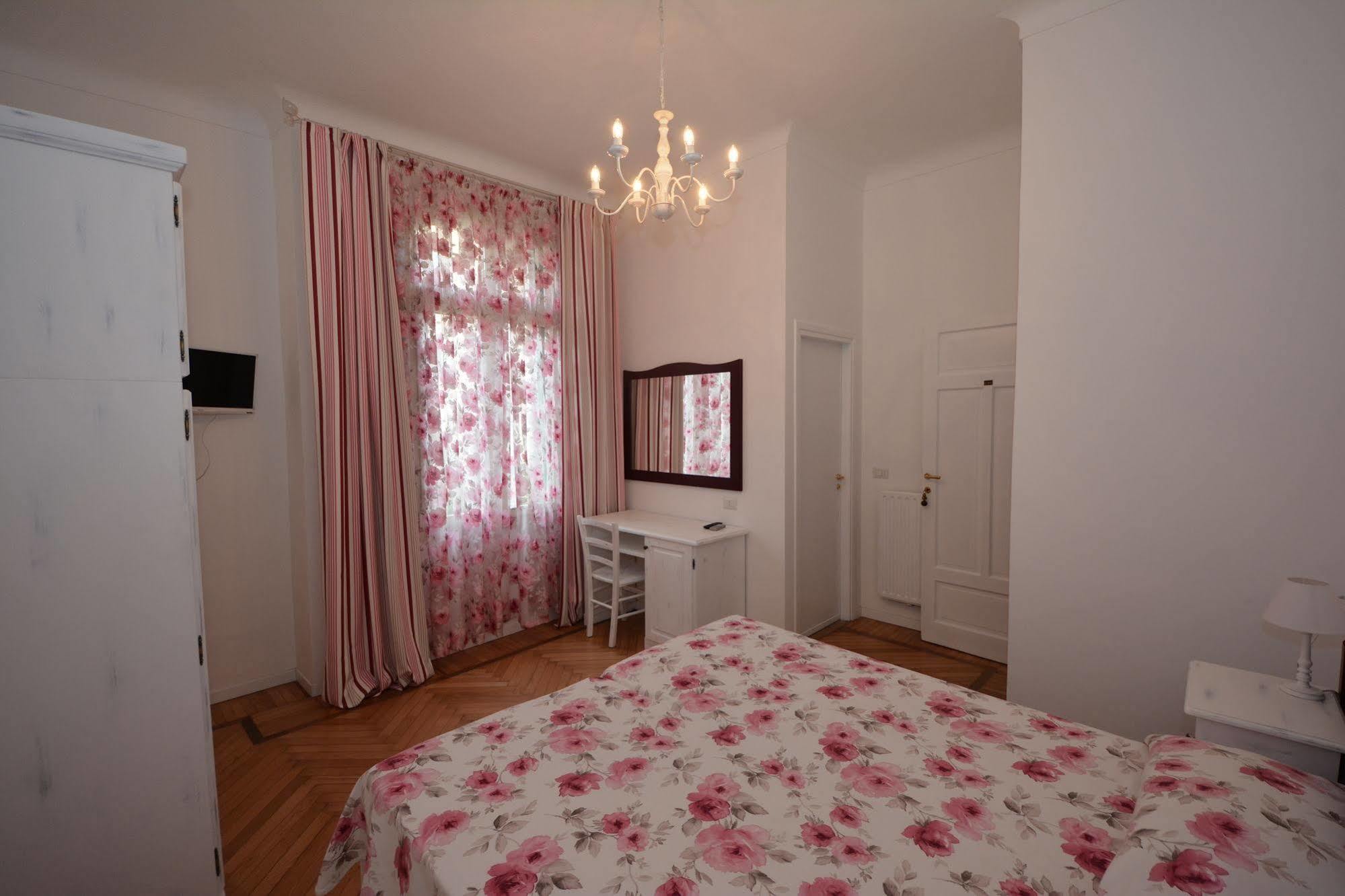 Hotel La Scogliera Bordighera Buitenkant foto