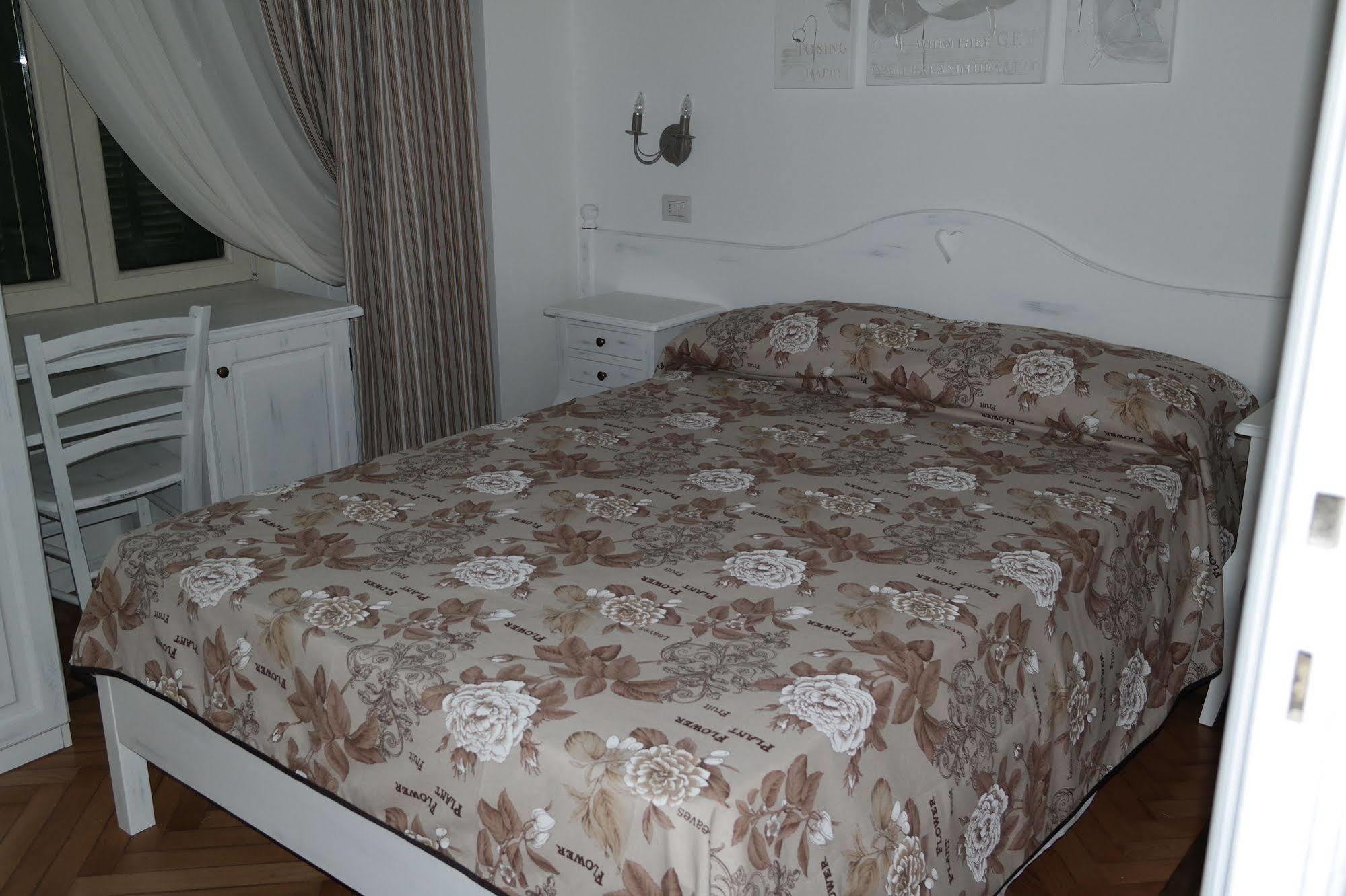 Hotel La Scogliera Bordighera Buitenkant foto
